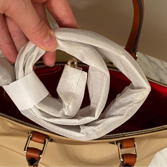 Nylon dooney and bourke purse with shoulder strap - Picture 6 of 6